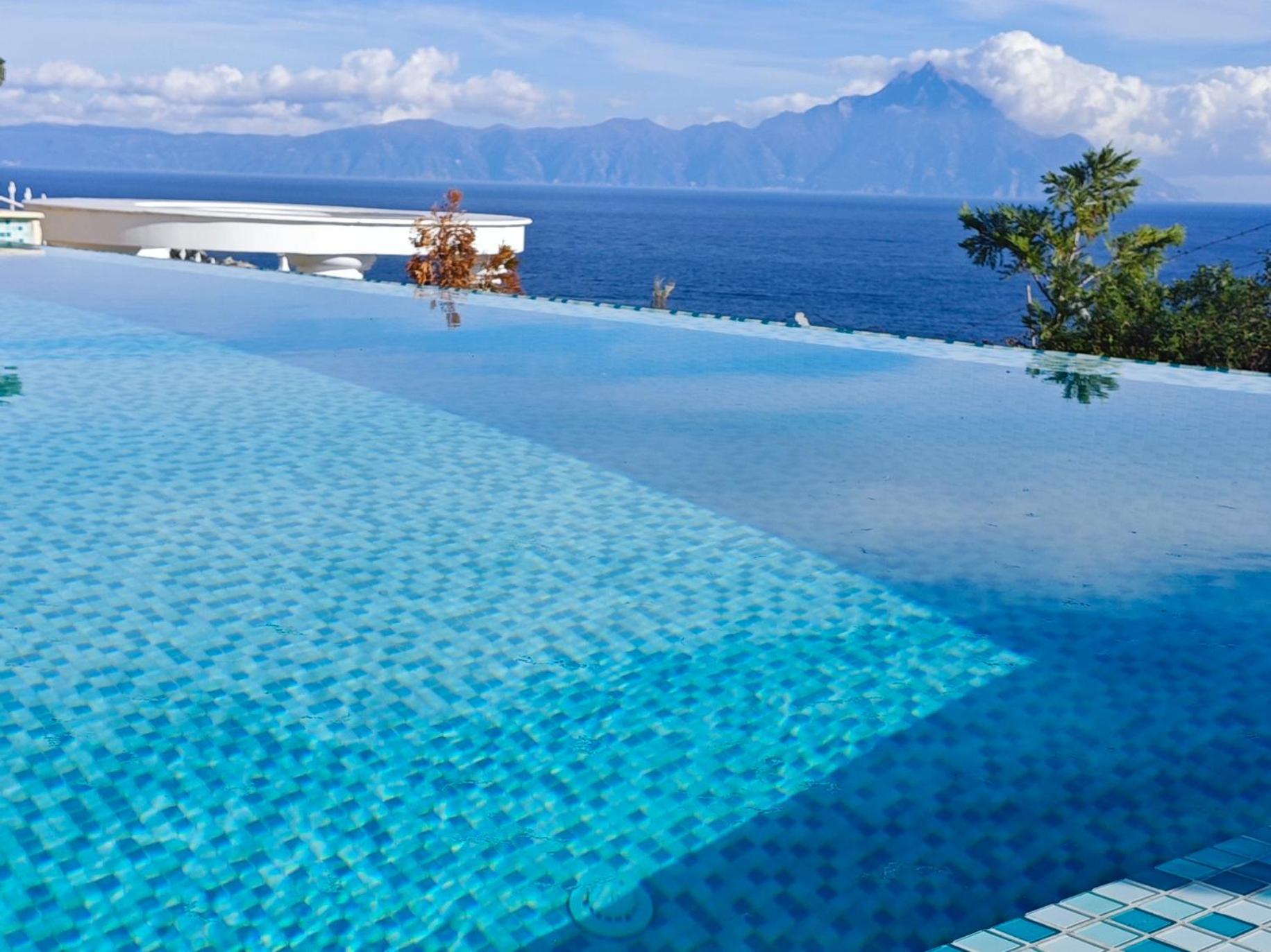 Villa Ulyana Kriaritsi - Athos Sea View & Spa エクステリア 写真